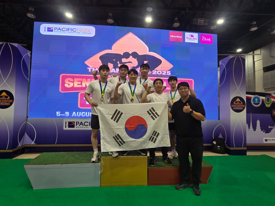 250818 (사진2) 2025 태국오픈 레슬링 국제대회에서 메달을 획득한 구로구청 레슬링팀 (1).jpg