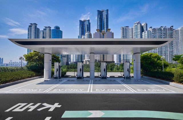 현대 전기차 충전소.jpg